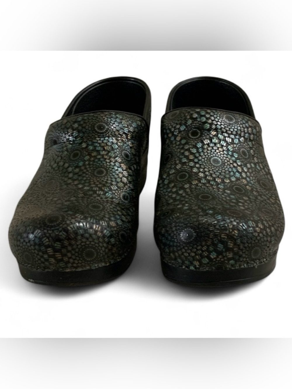 Dansko Iridescent Kaleidoscope Medallion Clogs Mules Size 39 8.5-9 Black Green